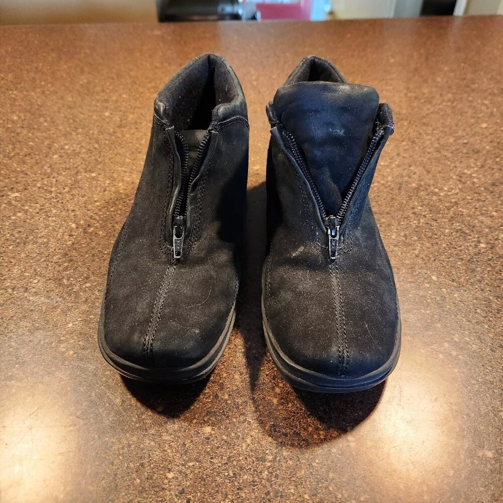 Easy Spirit Womens 7.5M Black Suede Leather Ankle Boots Zip